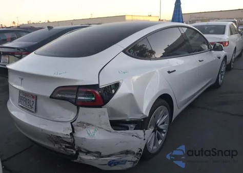2021 Tesla Model 3 Standard Range Plus Rear-Wheel Drive z USA, uszkodzony, nr VIN 5YJ3E1EA1MF065954